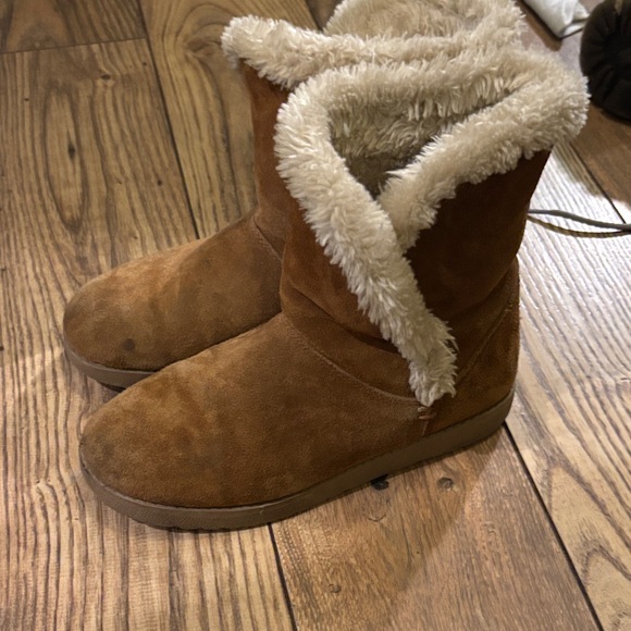 Cozy Brown Suede Women's Boots - Picture 2 of 4